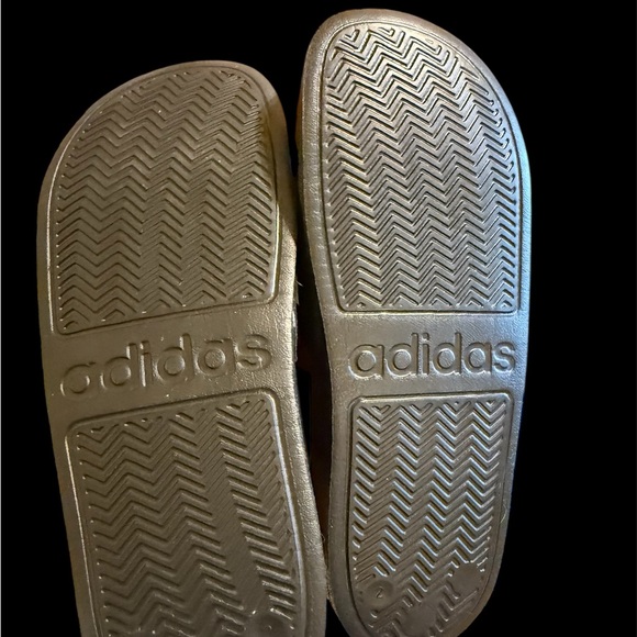 NWT Kids Addidas slides. - Picture 4 of 4